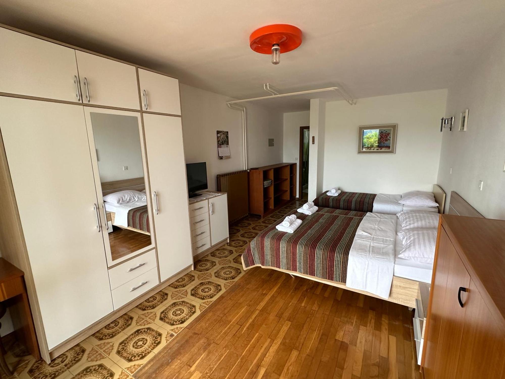 Rooms And Apartments Roza Portoroz Exterior foto