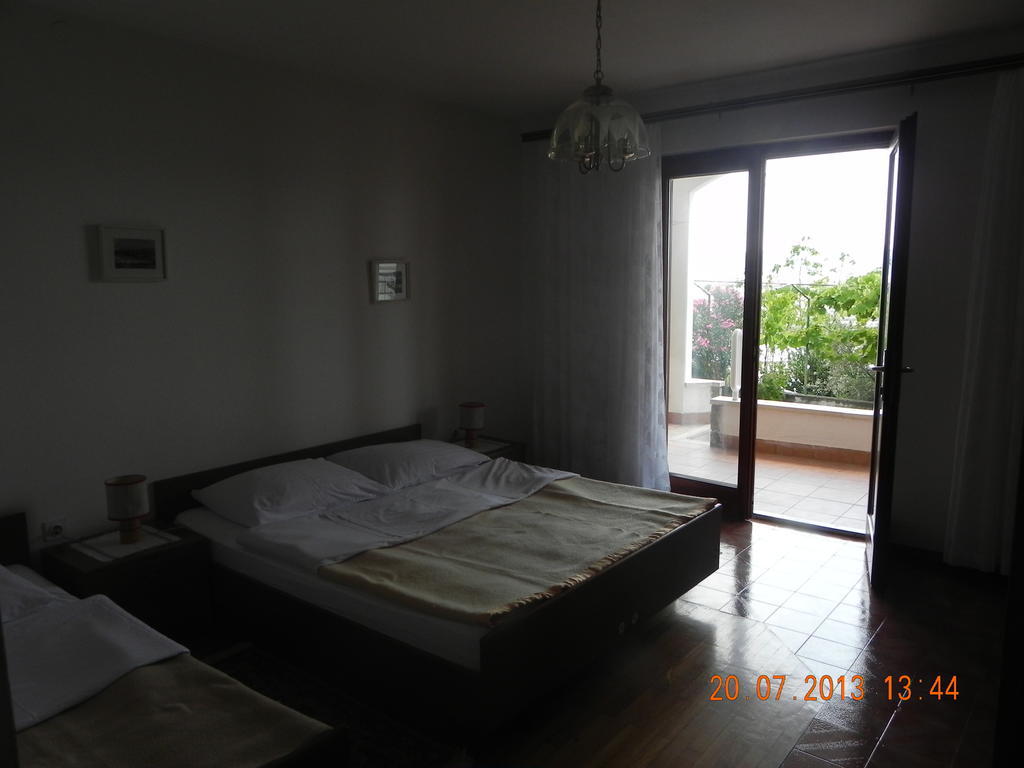 Rooms And Apartments Roza Portoroz Exterior foto
