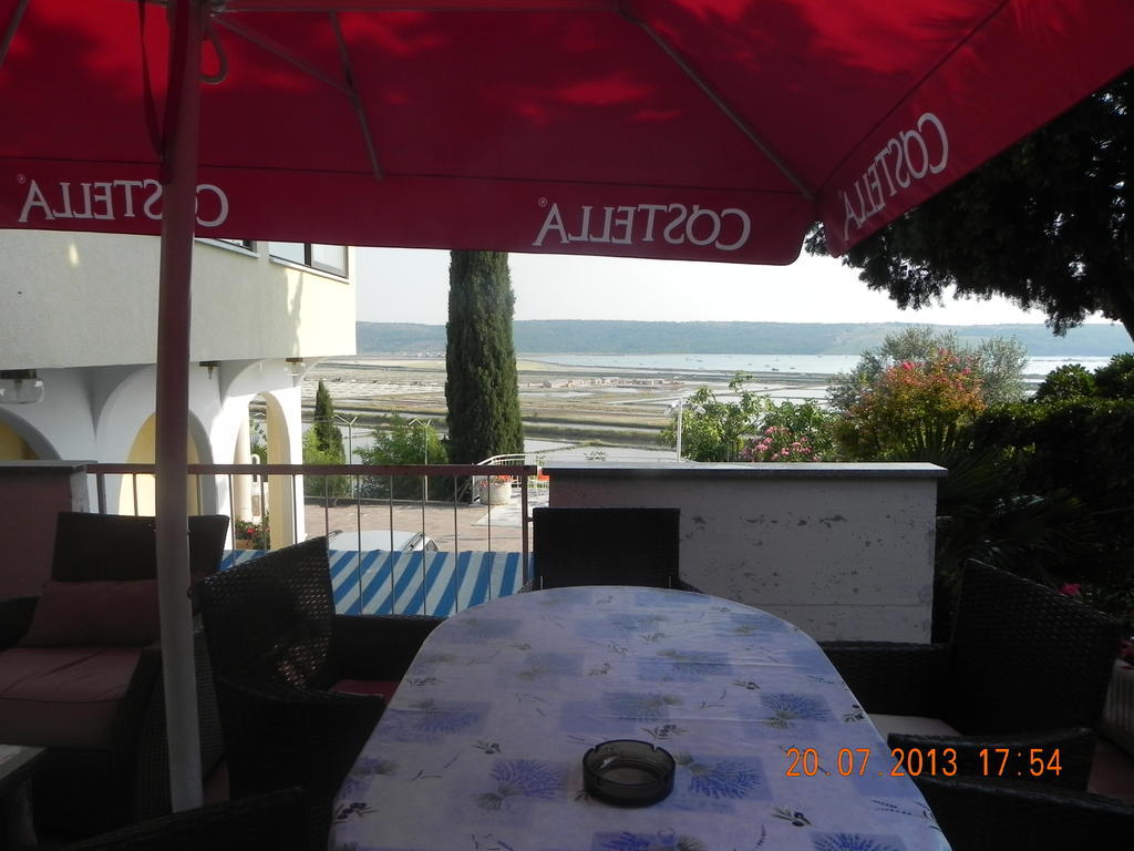 Rooms And Apartments Roza Portoroz Exterior foto